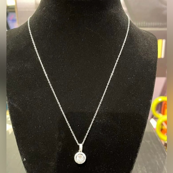 GORGEOUS NECKLACE AND EARRINGS SET - Picture 2 of 4